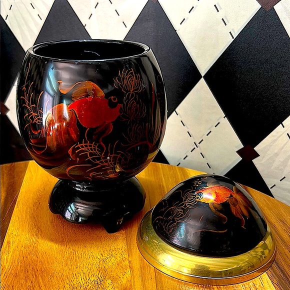 Vintage Asian Black Lacquerware Egg-Shaped Box + Lid|Glossy, Sculptural, Elegant - Picture 4 of 14